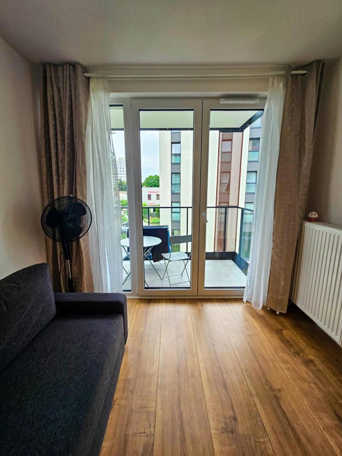 Elegant Two-Room Apartment, Sleeps 4, Near Turon Arena, With Balcony Cracovie Extérieur photo