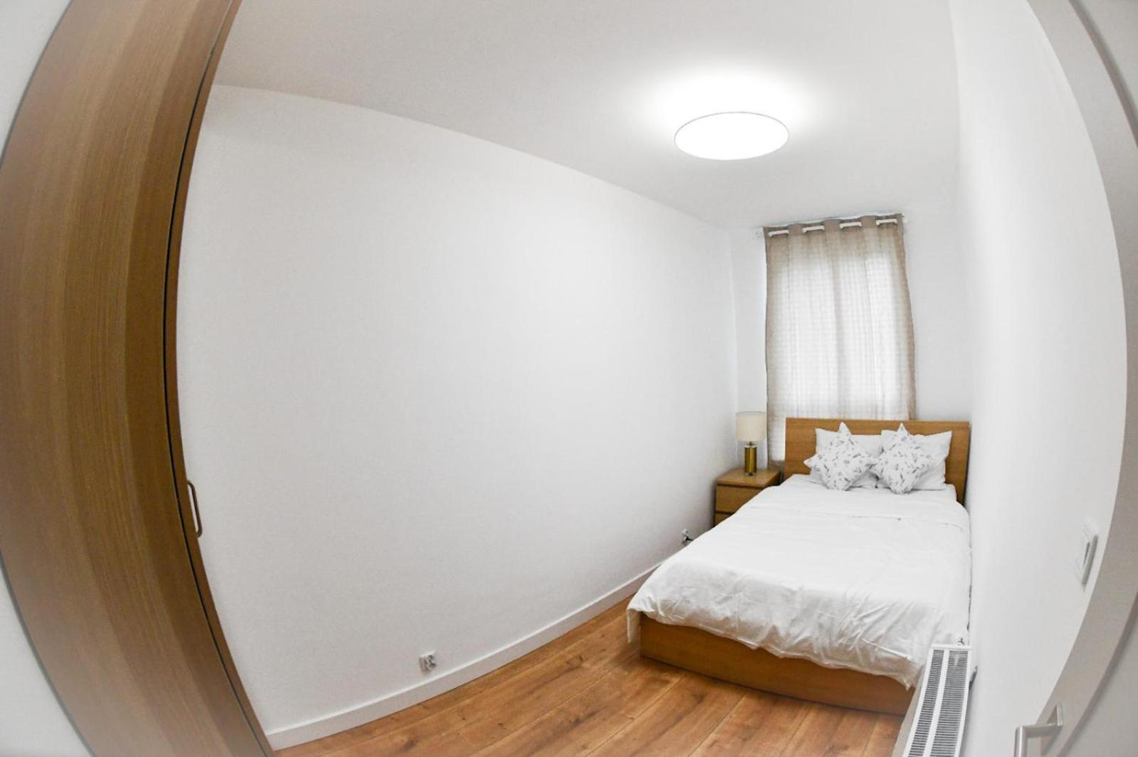 Elegant Two-Room Apartment, Sleeps 4, Near Turon Arena, With Balcony Cracovie Extérieur photo