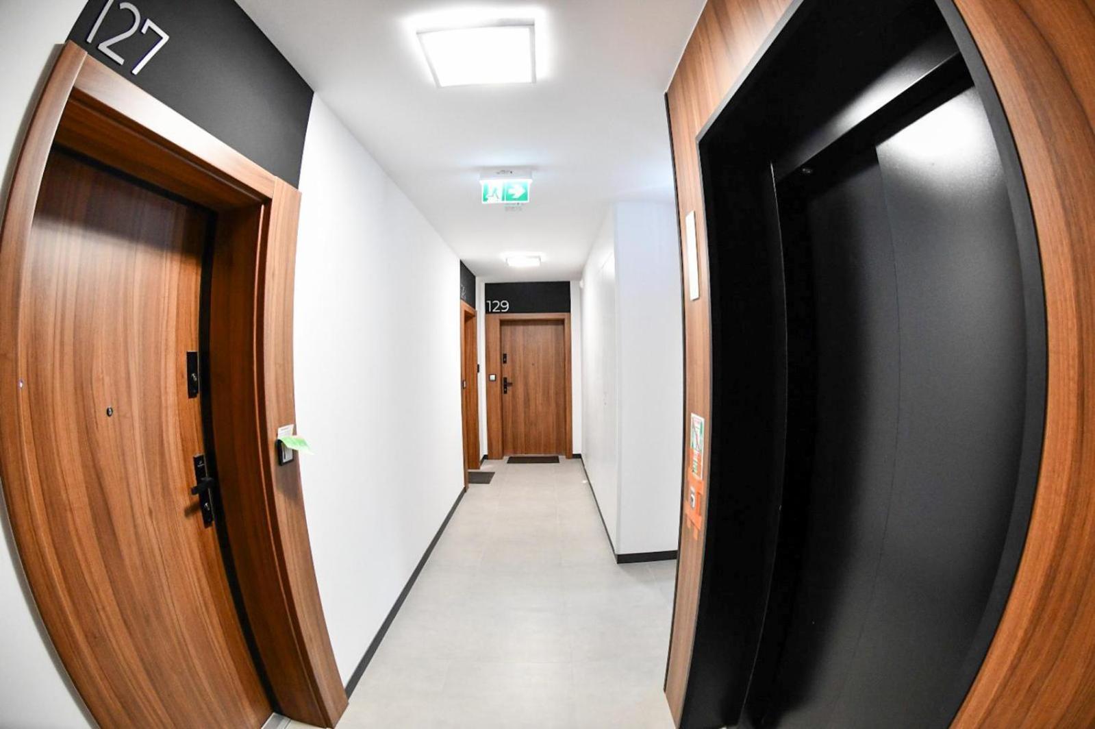 Elegant Two-Room Apartment, Sleeps 4, Near Turon Arena, With Balcony Cracovie Extérieur photo