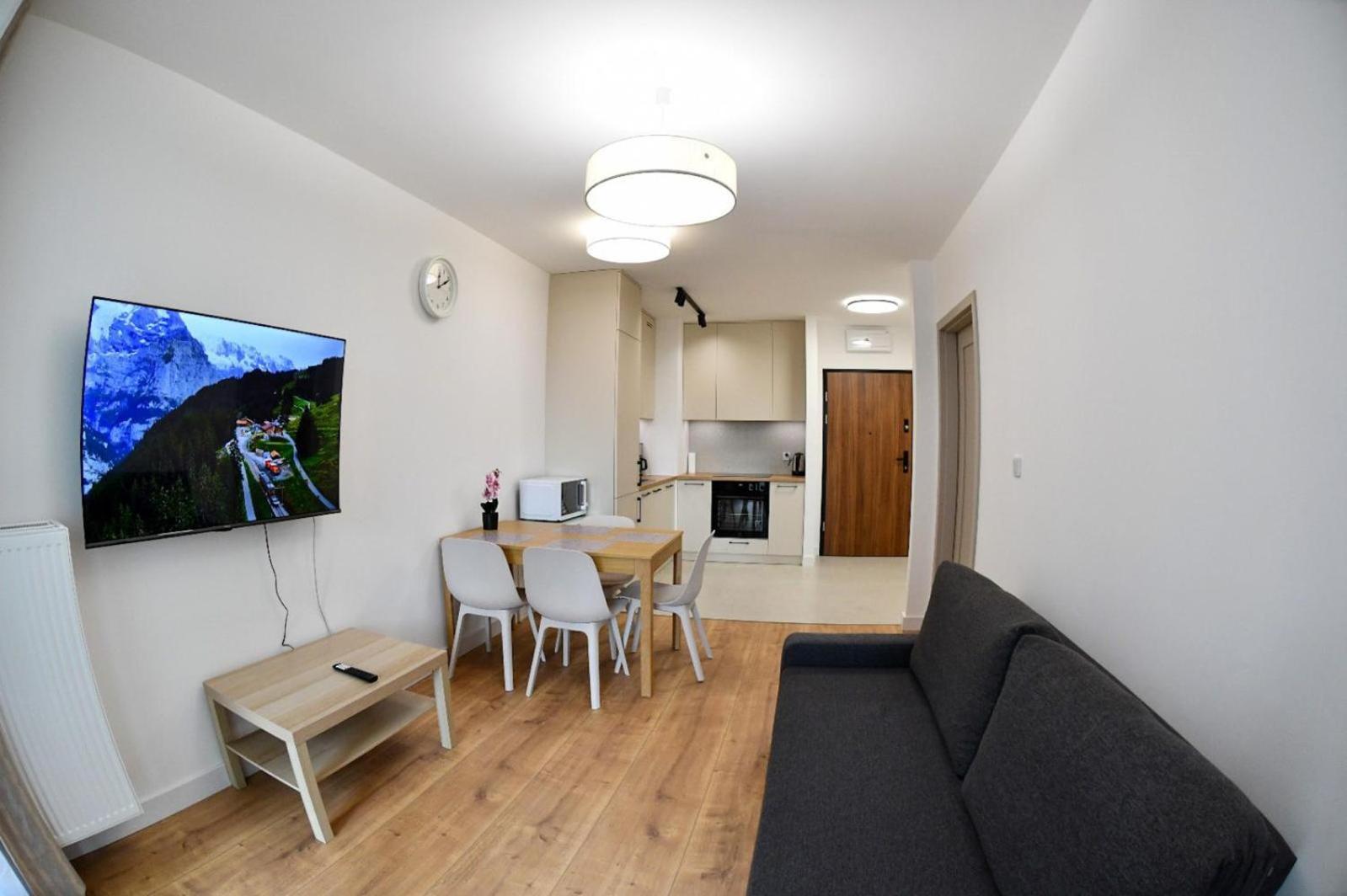 Elegant Two-Room Apartment, Sleeps 4, Near Turon Arena, With Balcony Cracovie Extérieur photo