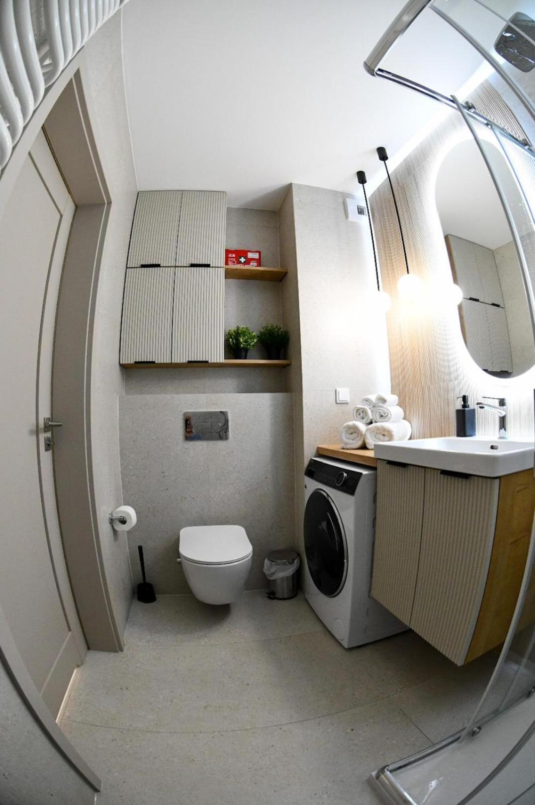 Elegant Two-Room Apartment, Sleeps 4, Near Turon Arena, With Balcony Cracovie Extérieur photo