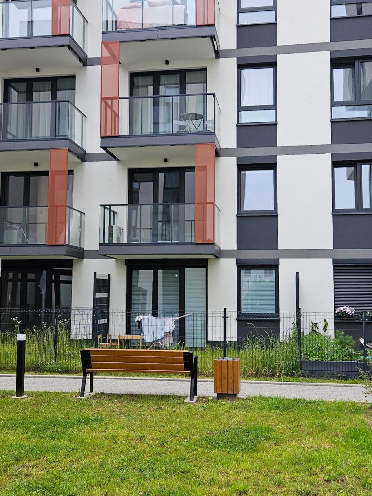 Elegant Two-Room Apartment, Sleeps 4, Near Turon Arena, With Balcony Cracovie Extérieur photo